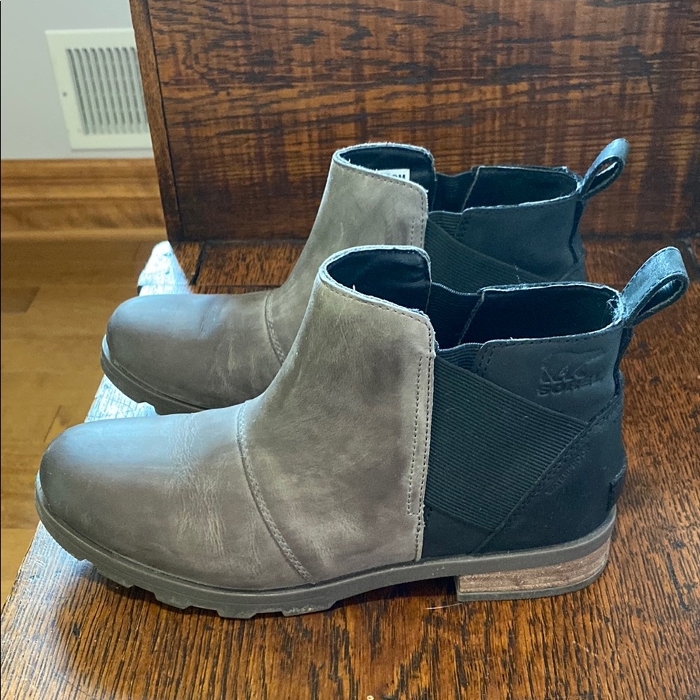 Sorel Gray and Black Chelsea Ankle Boots